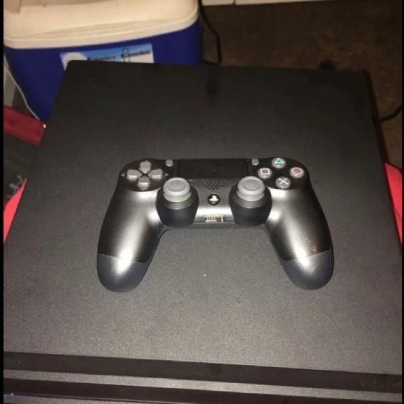 Ps4 pro 2 controllers games and it’s 2tb pick up only - Picture 3 of 3